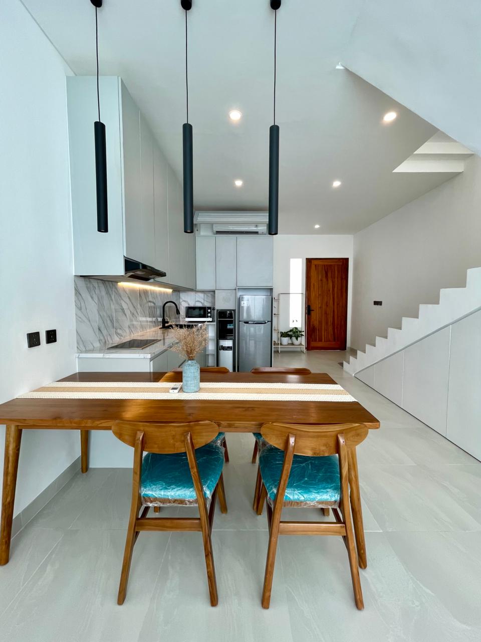 𝟮𝗕𝗥 𝗠𝗶𝗻𝗶𝗺𝗮𝗹𝗶𝘀𝘁 𝗧𝗼𝘄𝗻𝗵𝗼𝘂𝘀𝗲 𝗶𝗻 𝗦𝗲𝗺𝗶𝗻𝘆𝗮𝗸 𝗣𝗿𝗶𝗺𝗲 𝗟𝗼𝗰𝗮𝘁𝗶𝗼𝗻 (𝟮 𝗺𝗶𝗻𝘂𝘁𝗲𝘀 𝘁𝗼 𝘁𝗵𝗲 𝗯𝗲𝗮𝗰𝗵)