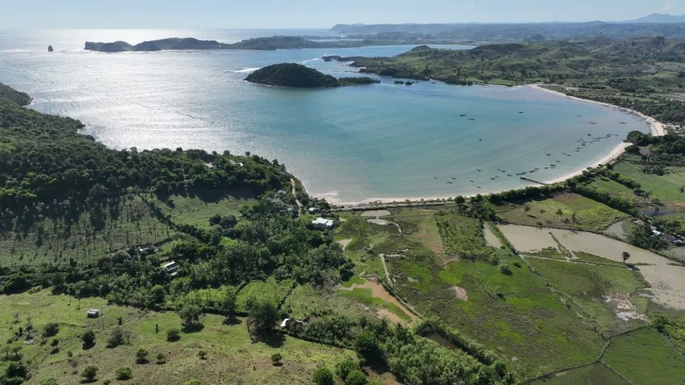 Beach-Access Freehold Land in South Lombok: Turnkey Investment Opportunity Near Mandalika