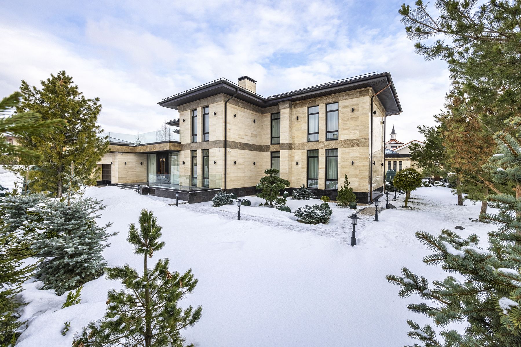 VILLA DI LUSSO IN STILE MODERNO