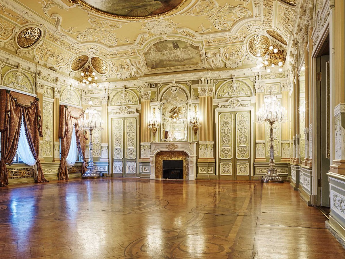 Taleon Imperial Hotel