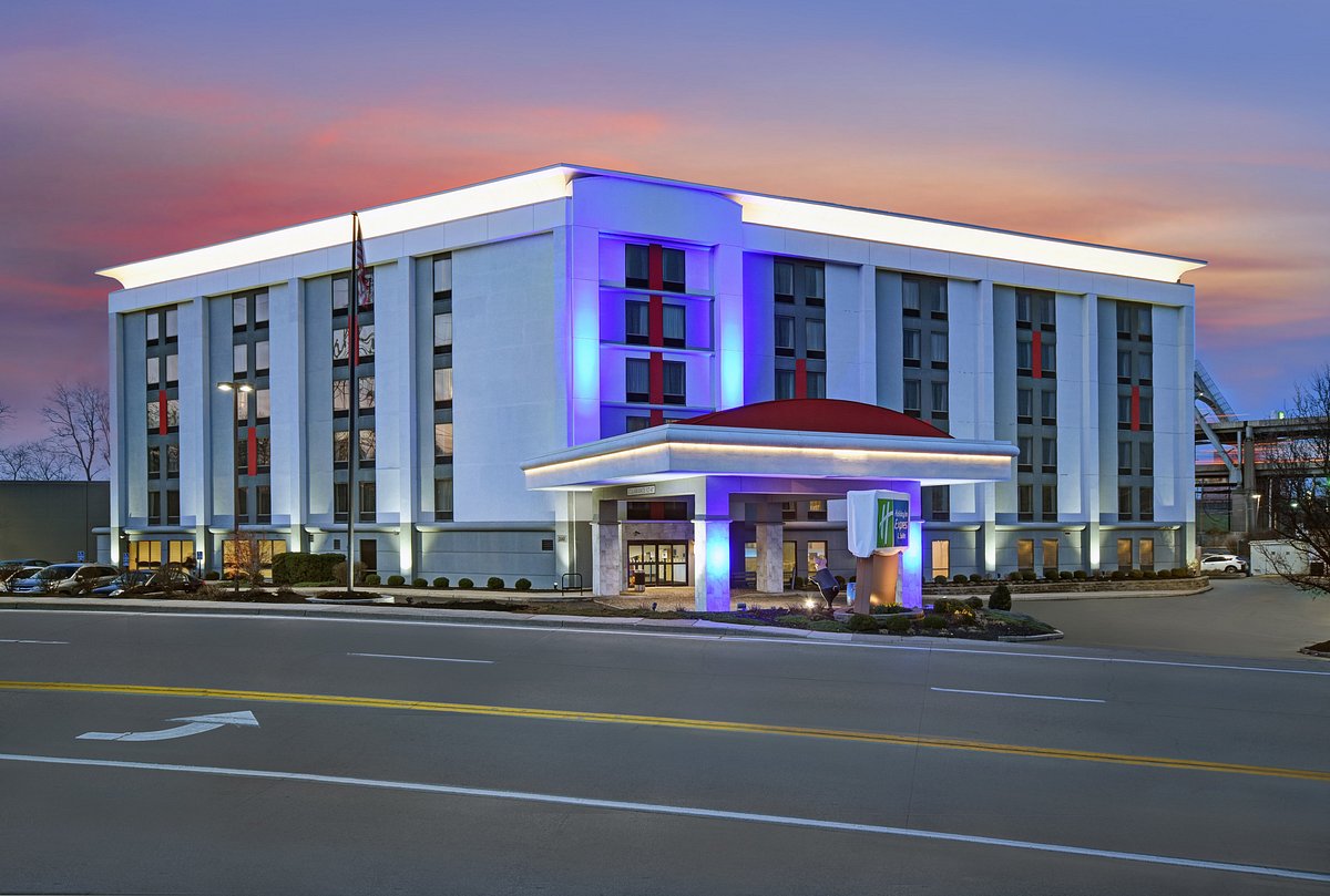 Holiday Inn Express &amp; Suites Cincinnati Riverfront, an IHG Hotel
