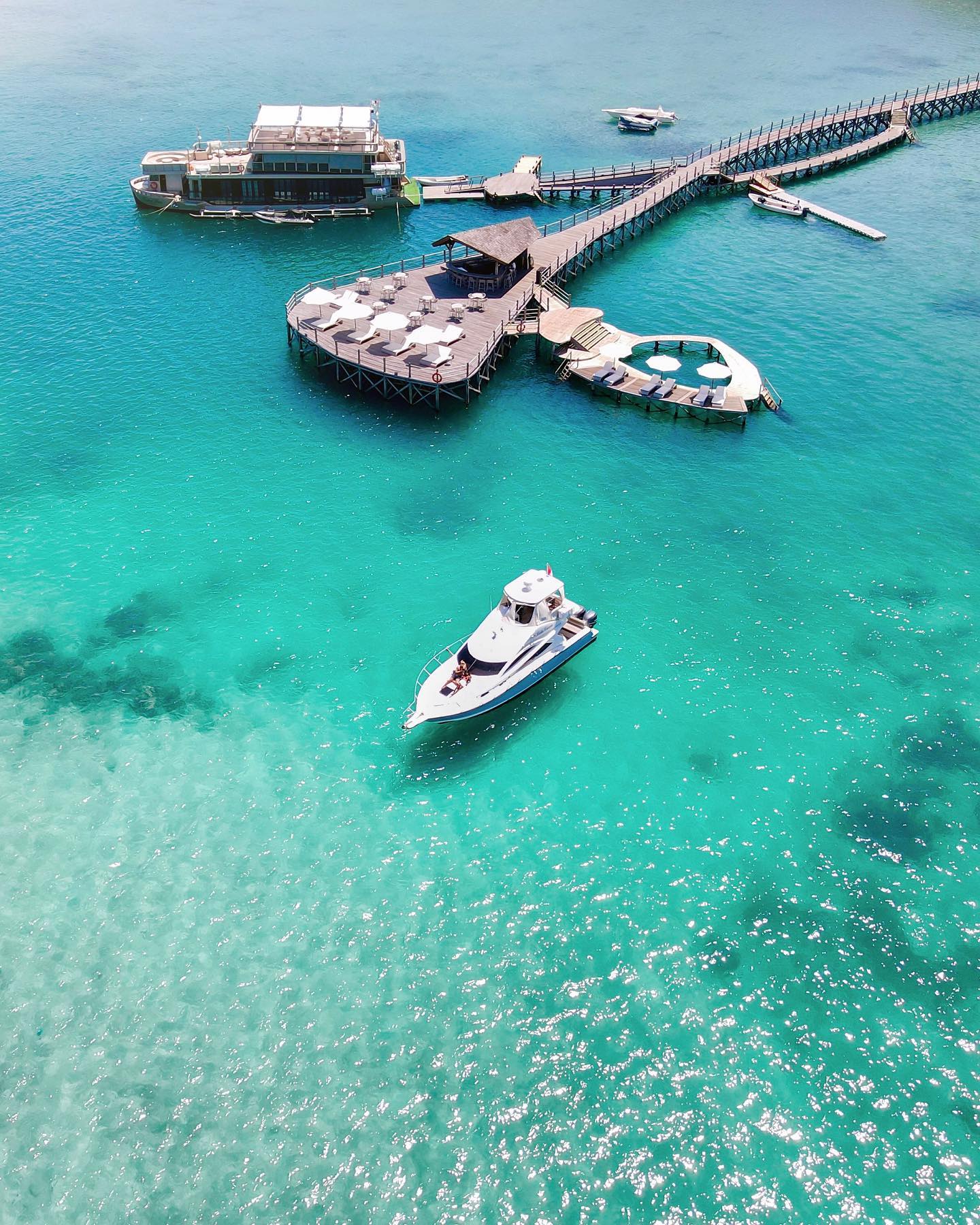 Ayana Komodo Waecicu Beach