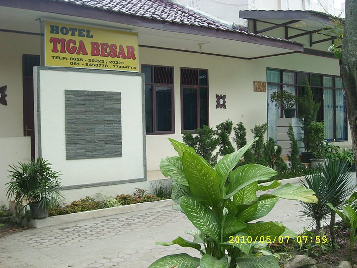 Hotel Tiga Besar