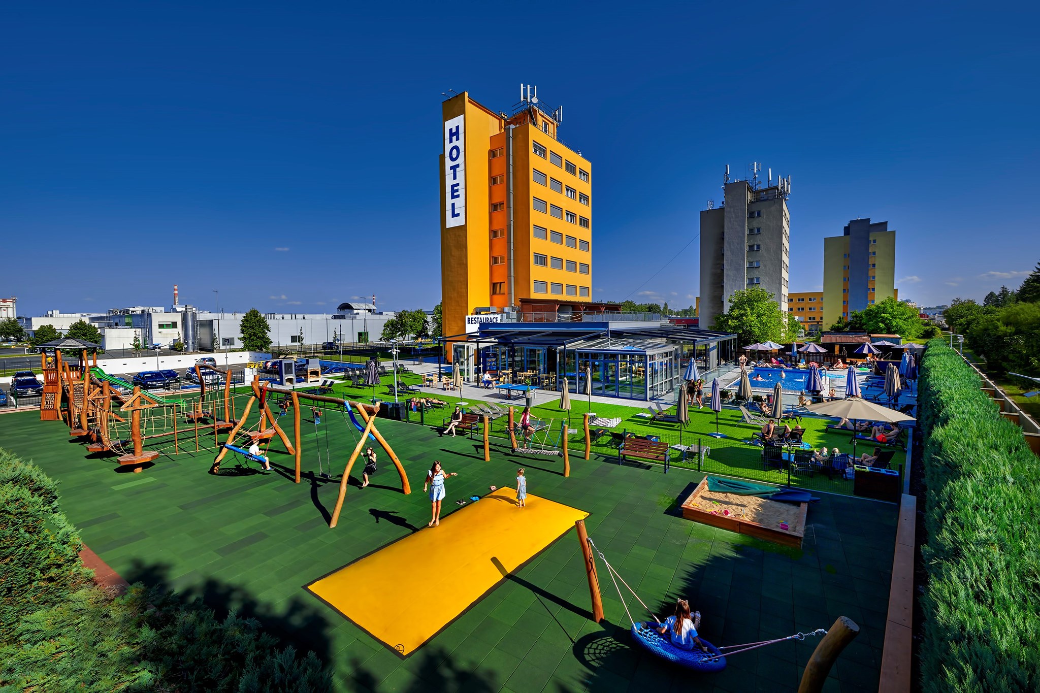 Hotel Aura Praha design&amp;garden pool