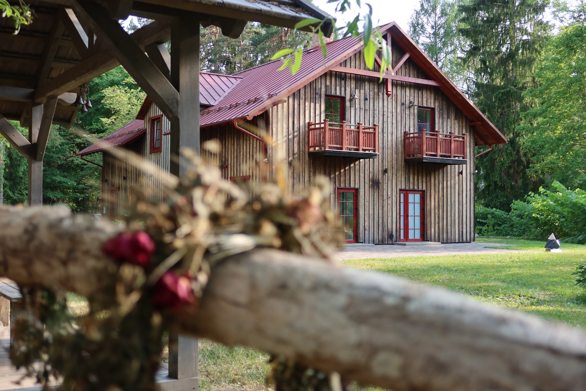 Svilpaunieki, Viesu nams