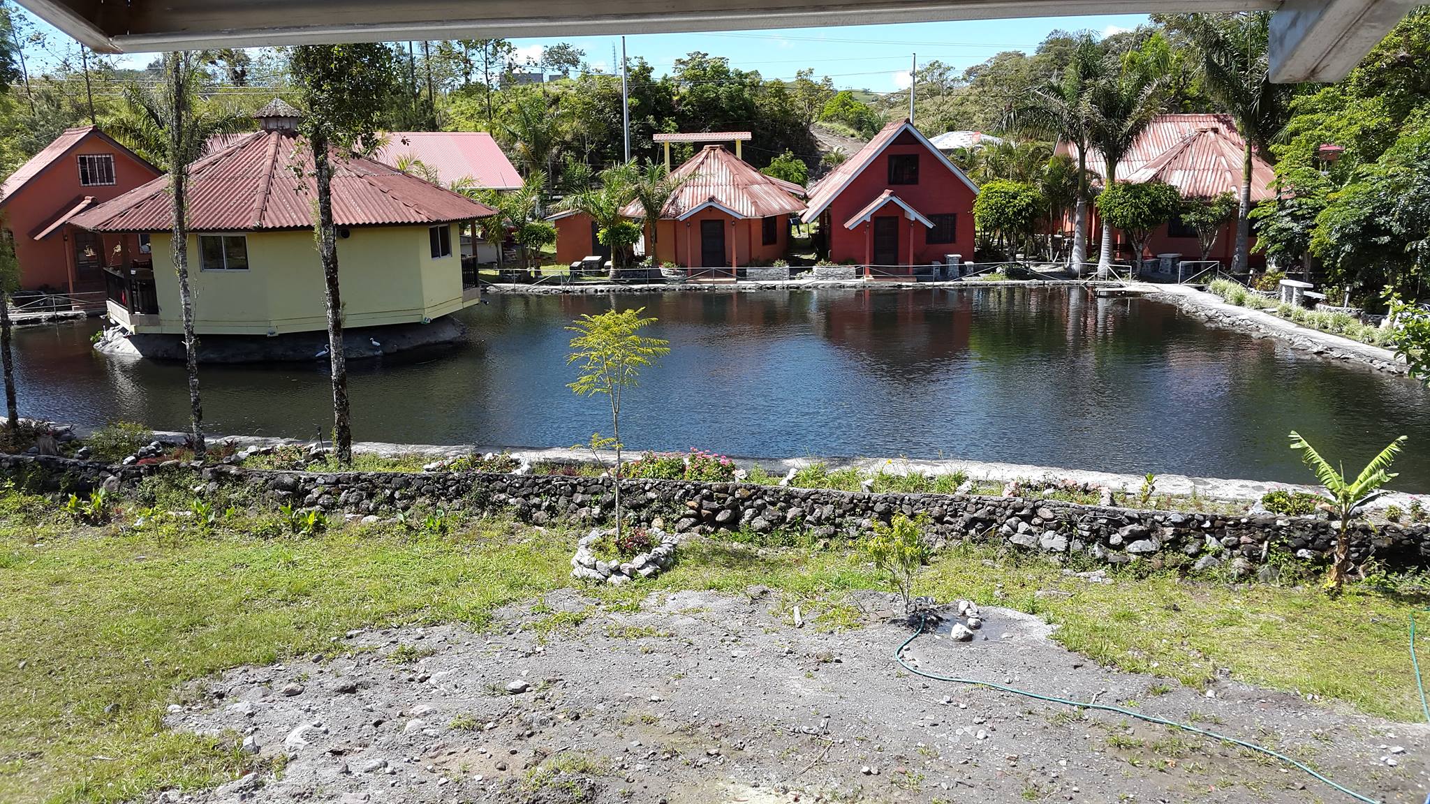 Mountain River Lake Inn