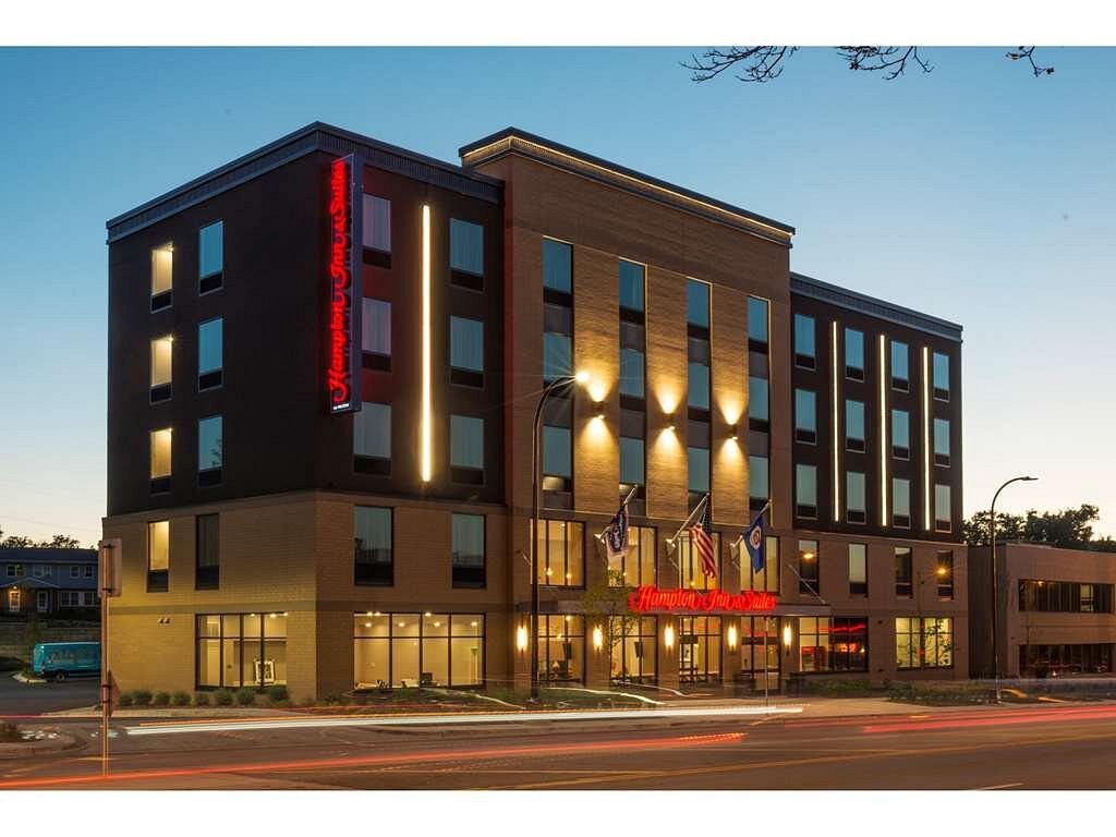 Hampton Inn &amp; Suites Minneapolis University Area