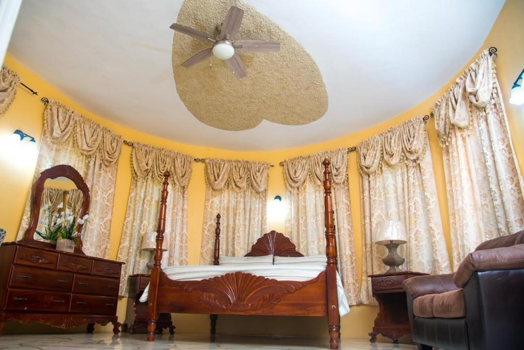 Dela De-Rose Guest House