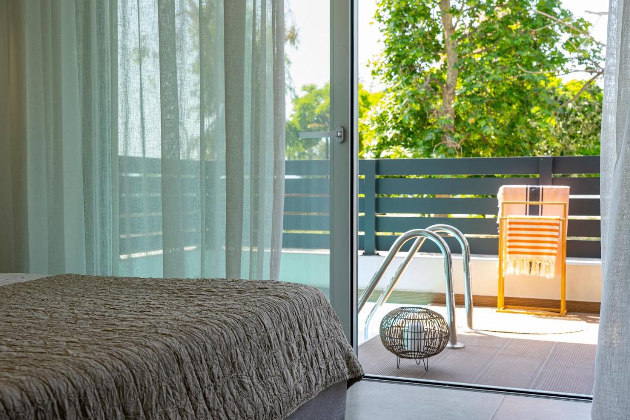 Aelia Seaside Luxury Suites